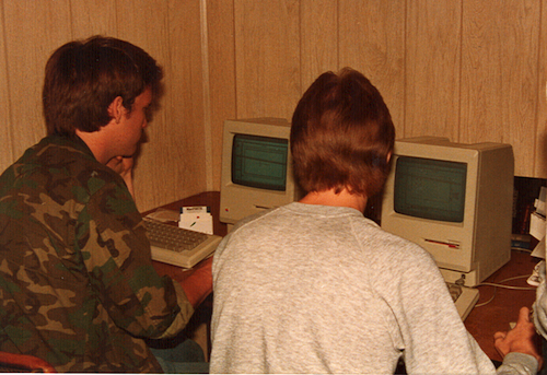 Figure 1. Dan Gookin (left) and Joe Holt play on the first generation Macintosh computers.